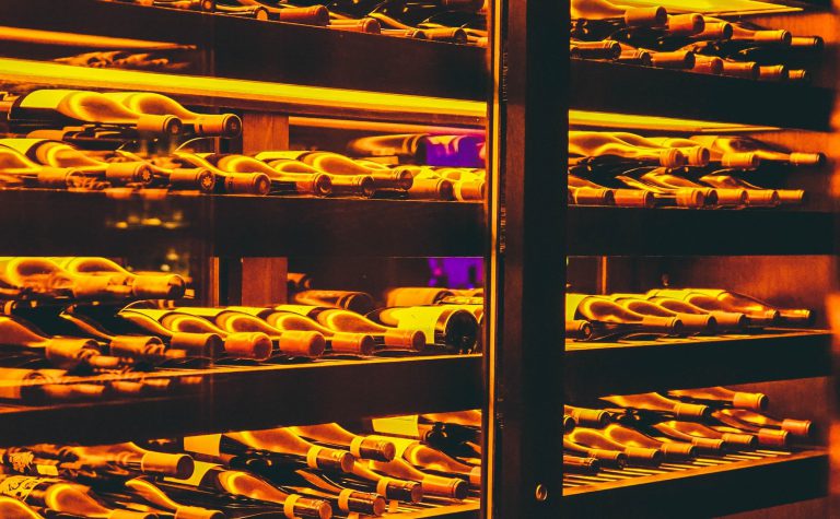 Come scegliere una cantinetta portabottiglie