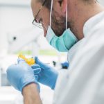 Rigetto dell’impianto dentale: sintomi da non sottovalutare